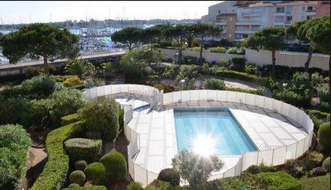 Piscine location appartement le Pharo